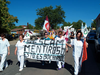 Los trabajadores de la lavandería del Hospital de Ciudad Real defienden sus puestos de trabajo