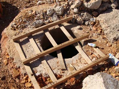 Uno de los colectores que están en funcionamiento, con su deficiente cobertura Uno de los colectores que están en funcionamiento, con su deficiente cobertura