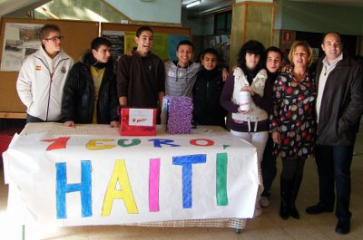 Solidaridad con Haití, y diversas actividades culturales centraron la celebración del Dia de la Enseñanza en el IES Maestre de Calatrava    