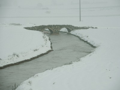 Puente viejo sobre el Azuer