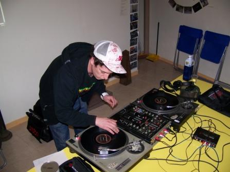 DJ Doctor Mambo enseñó las particularidades a la hora de mezclar y pinchar música.