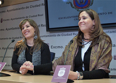 Lydia Reyero ha estado acompañada de la alcaldesa de Ciudad Real.