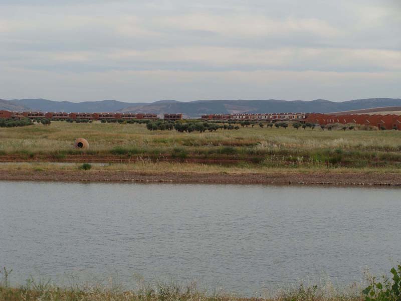 Las edificaciones rompen el horizonte del Campo de Calatrava