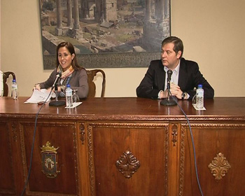 Rosa Romero y Francisco Cañizares, durante la presentación del documento