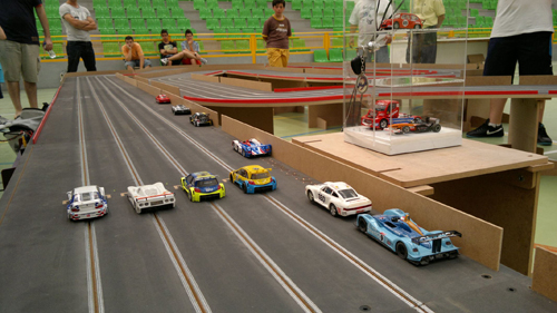 La exhibición de slot-scalextric congrega a cerca de 300 daimieleños