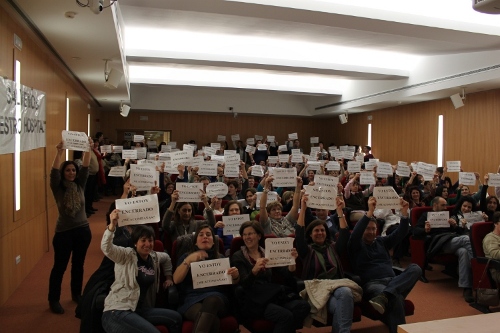 Aplausos para recibir a la Plataforma Hospital de Manzanares tras la concentración