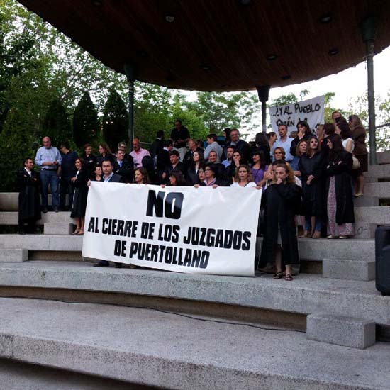 Concentración de protesta en Puertollano contra el cierre de los juzgados