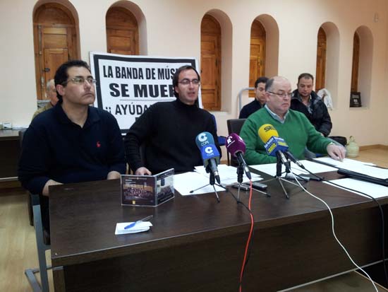 Los portavoces de la Banda de Música de Puertollano, en rueda de prensa