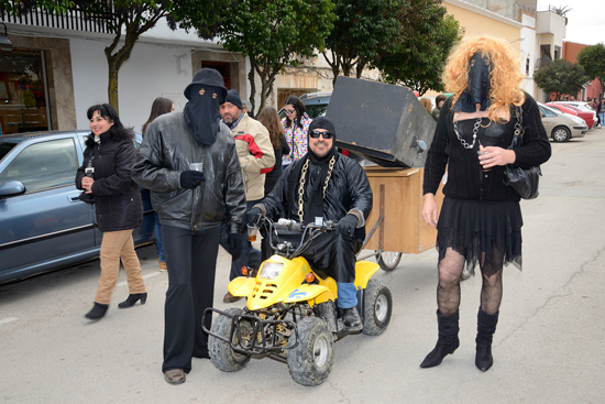 Con el entierro de la sardina los argamasilleros han despedido el carnaval 2013