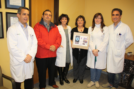 Los oftalmólogos del Mancha Centro donan dos de sus premios a la asociación de enfermedades raras