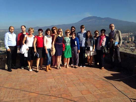 Profesores de los diferentes países participantes con las autoridades locales de Paternò (Sicilia)