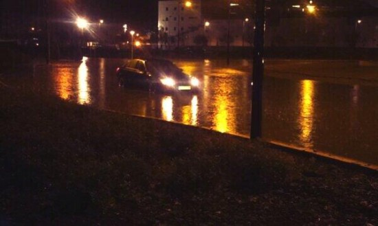 Rotonda del hospital inundada. Foto: @danielruizcoron