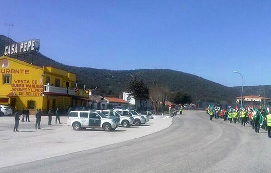 Las Marchas por la Dignidad caminan junto al popular Bar Casa Pepe. Foto: @RedComunismo