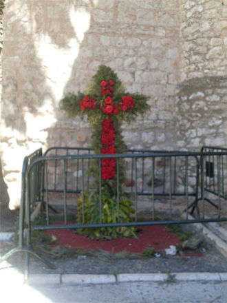 Cruz en la Puerta del Sol de la Iglesia de San Pedro
