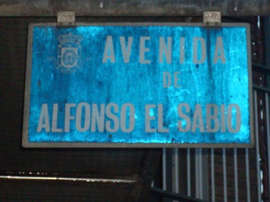 Rótulo de la Avenida de Alfonso El Sabio