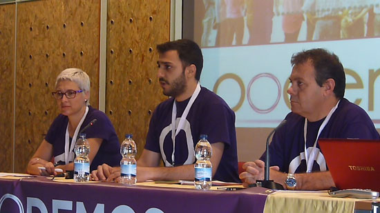 Darío Rodríguez, portavoz de Podemos Ciudad Real, en el centro