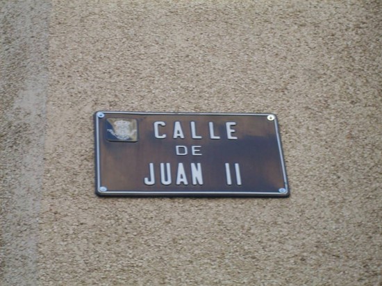 Rótulo de la calle de Juan II