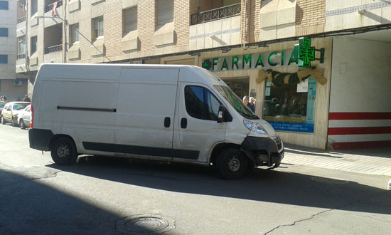 furgoneta-calle-pedrera-01