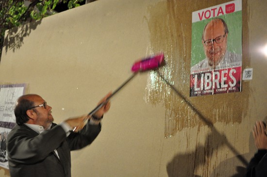 upyd-pegada-de-carteles-01