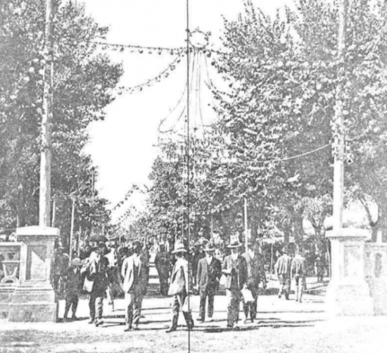 1916. Feria en el Parque