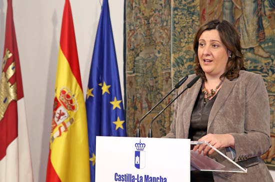 Toledo, 26-01-2016.- La consejera de Economía, Empresas y Empleo, Patricia Franco, informa en rueda de prensa en el Palacio de Fuensalida de Toledo, de la propuesta de resolución de las solicitudes realizadas por entidades locales y sin ánimo de lucro para acogerse al Plan Extraordinario por el Empleo. (Foto: Álvaro Ruiz // JCCM)