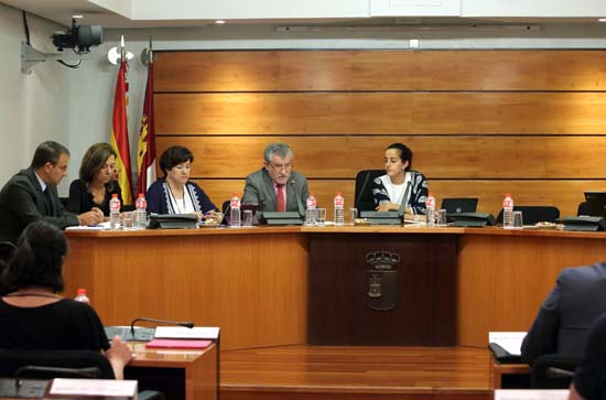 Toledo, 15-06-2016.- El consejero de Educación, Cultura y Deportes, Ángel Felpeto, durante su comparecencia en la Comisión de Educación, Cultura y Deportes de las Cortes de Castilla-La Mancha, presidida por María Roldán (d), para explicar la política a desarrollar por su departamento, acompañado por la viceconsejera de Educación, Universidades e Investigación, Mª Dolores López Sanz (3i); la secretaria general de Educacion, Cultura y Deportes, Inmaculada Fernández Camacho (2i) y el viceconsejero de Cultura, Jesús Carrascosa Sariñana (i). (Foto: Álvaro Ruiz // JCCM)