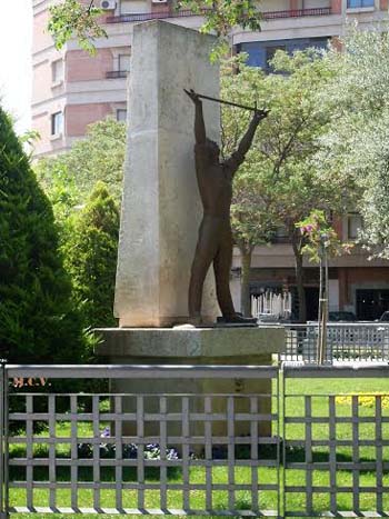 Estatua del Alférez Provisional