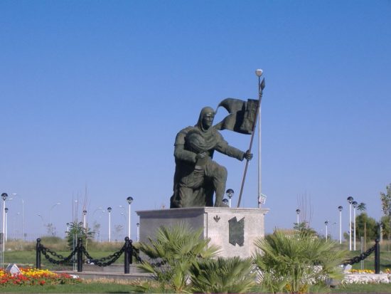 Estatua de Hernán Pérez del Pulgar en la Avenida de los Reyes Católicos