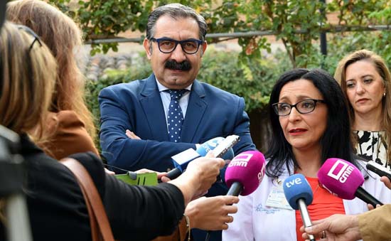 Reunión del Consejero de Sanidad Jesús Fernández Sanz con el equipo de Cuidados Paliativos del Complejo Hospitalario de Toledo (Foto: Carlos Monroy//JCCM)