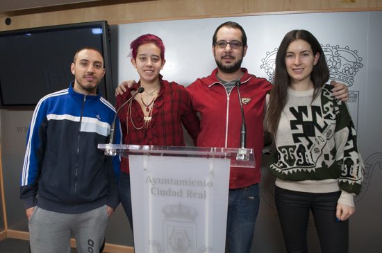 Cuatro de los miembros de Kalopsia, tras la presentación de la programación de CRTV