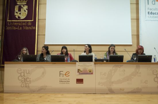 Mesa Redonda Educación Mujeres Gitanas 2