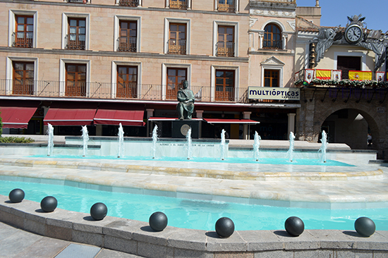 FUENTE-PLAZA-MAYOR-1