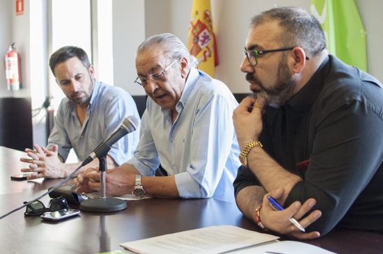 De izquierda a derecha, Santiago Abascal, Jesús Sánchez Crespo y David Maldonado