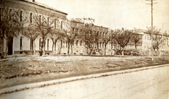 Vista general del Hospital Provincial de la Beneficencia de Ciudad Real. Consejo General de Colegios Médicos de España, 18, Marzo 1948