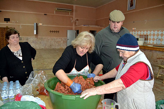 Jornadas-Tradicionales_Amasando-con-concejal-Carlos-Ráez