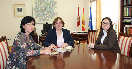 Carmen-Olmedo-con-alcaldesa-de-Torre-de-Juan-Abad