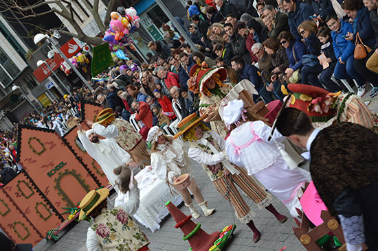 DOMINGO-DE-PIÑATA