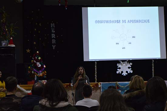 Presentación ante las familias y vecinos