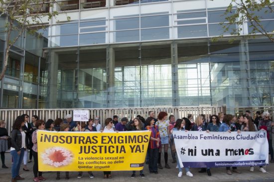 Concentración frente a juzgados por sentencia la manada 1