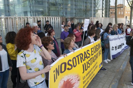 Concentración frente a juzgados por sentencia la manada 4