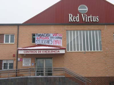 Primera pancarta colocada por los trabajadores