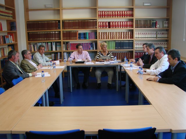 Isabel Rodríguez (centro)