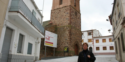 Porzuna ya luce su nueva plaza de la Iglesia, reformada con cargo al Plan E gracias a una inversión de 338.000 euros 
