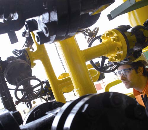 Operario en una planta de Repsol Química
