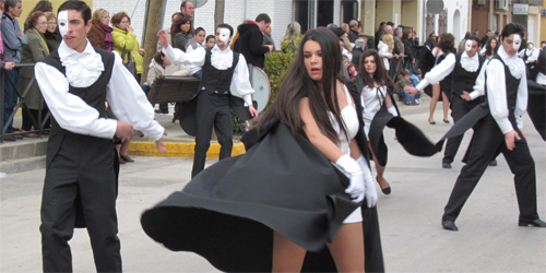 Imaginación, ingenio y sobre todo mucho sentido del humor en el “Gran Desfile Local de Carnaval”