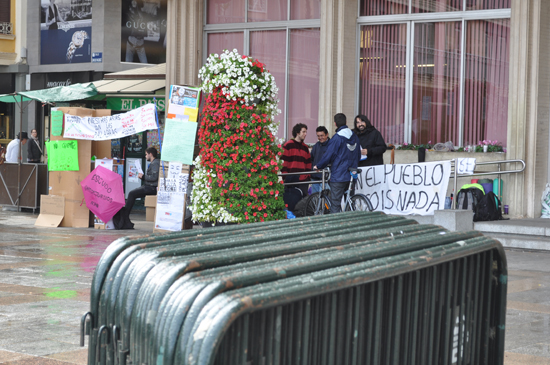 Plaza Mayor: amanece que no es poco ante la amenaza de mítines y relámpagos 