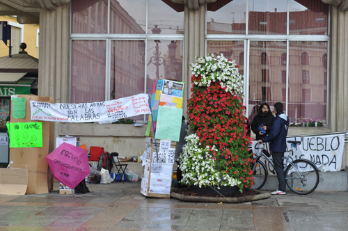 Plaza Mayor: amanece que no es poco ante la amenaza de mítines y relámpagos 