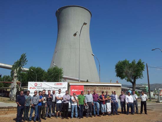 Trabajadores de E.ON, antes del cierre de la empresa (archivo)