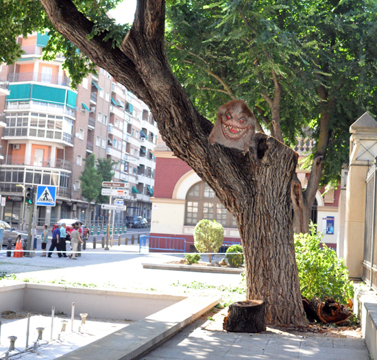Los alienígenas viseños vuelven a liarla parda en las proximidades del Parque de Gasset