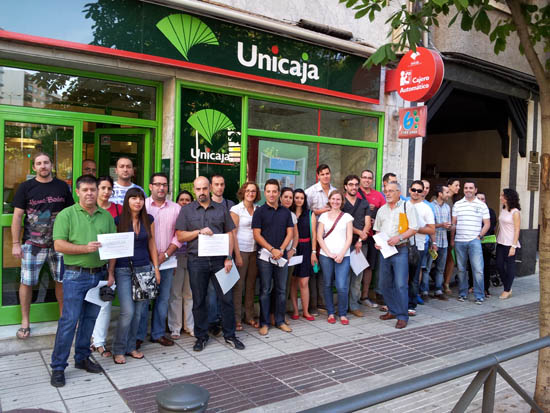 Manifestantes afectados por las clausulas suelo en Puertollano (archivo)